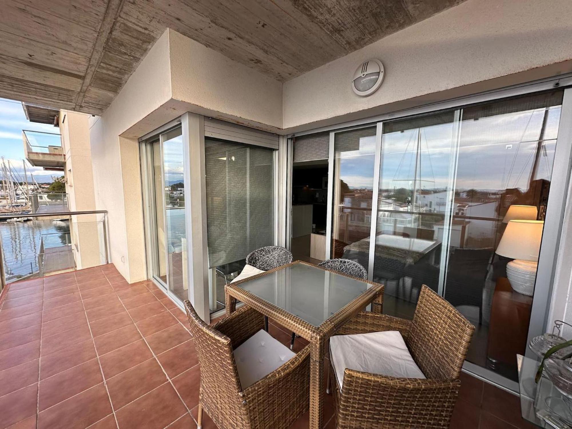 Apartamento en Roses con vistas al canal y piscina Exterior foto