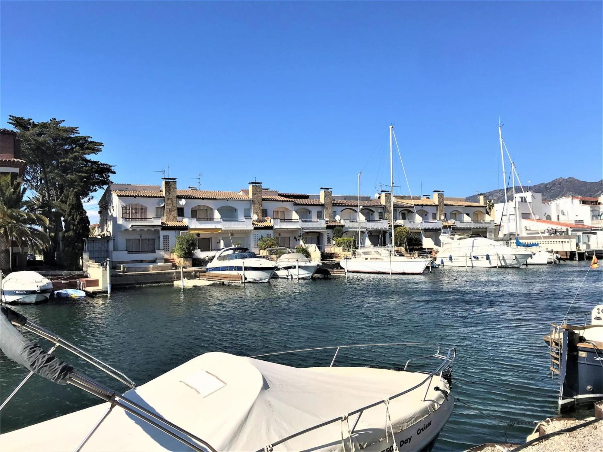 Apartamento en Roses con vistas al canal y piscina Exterior foto