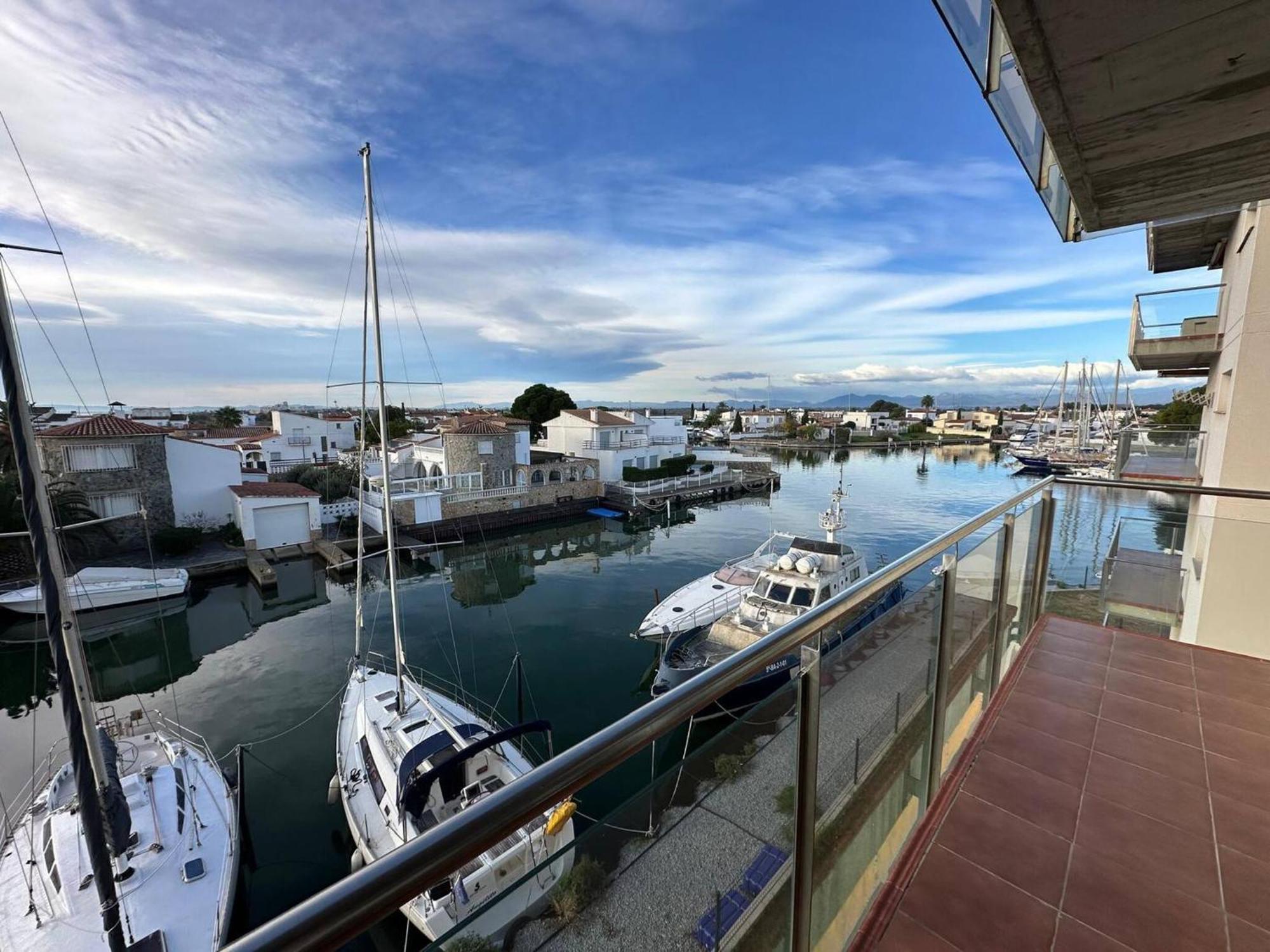 Apartamento en Roses con vistas al canal y piscina Exterior foto